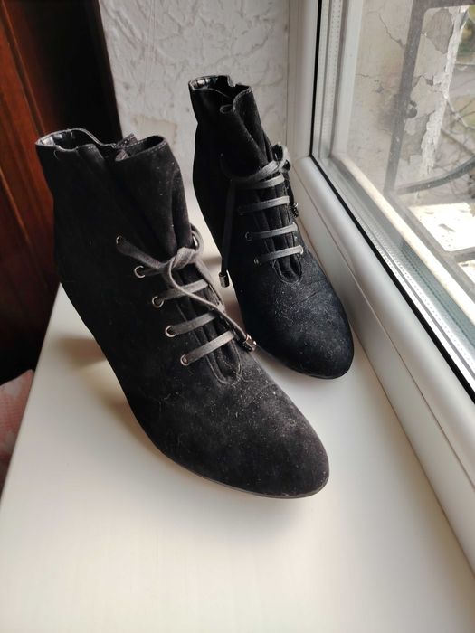 Жіночі ботінки замшеві