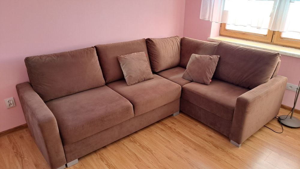 Kanapa narożnik brązowa z funkcją spania i schowkiem na pościel