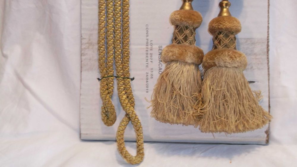 Cordões Dourados c/ grande Borla