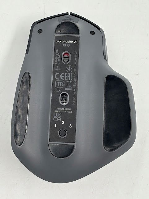 uszkodzony myszka bezprzewodowa logitech mx master 2s  opis