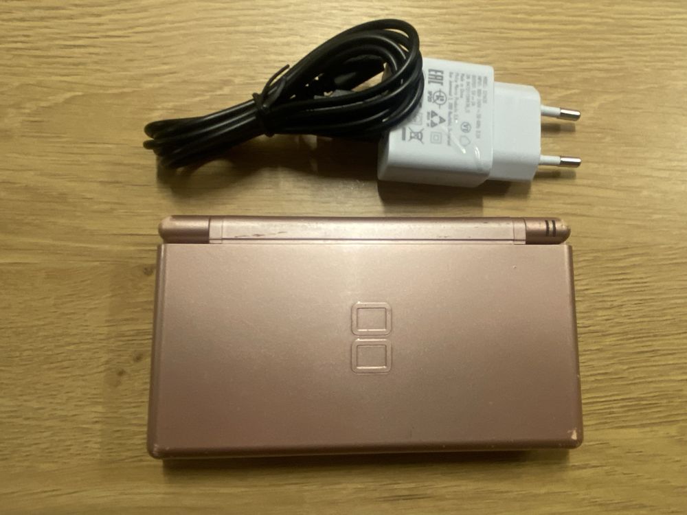 Konsola Nintendo DS lite różowy metalic r4 i 22 gry