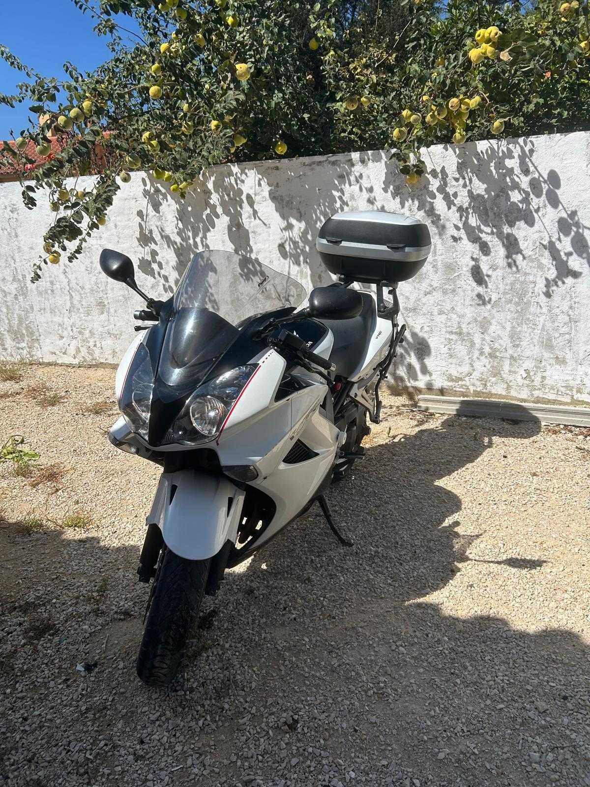 VFR 800 - em excelente estado