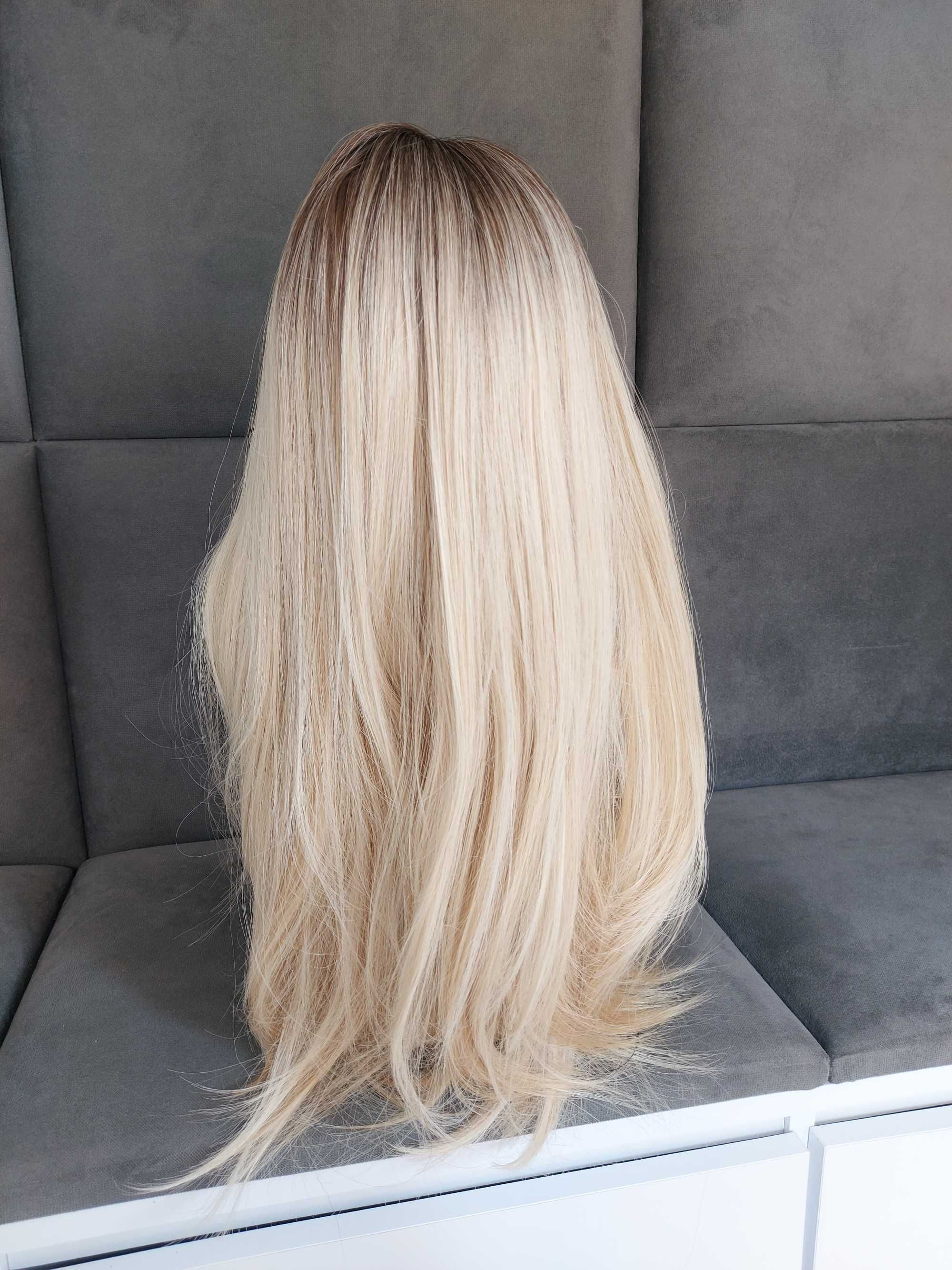Długa peruka jasny blond naturalny ombre pasemka refleksy na codzień