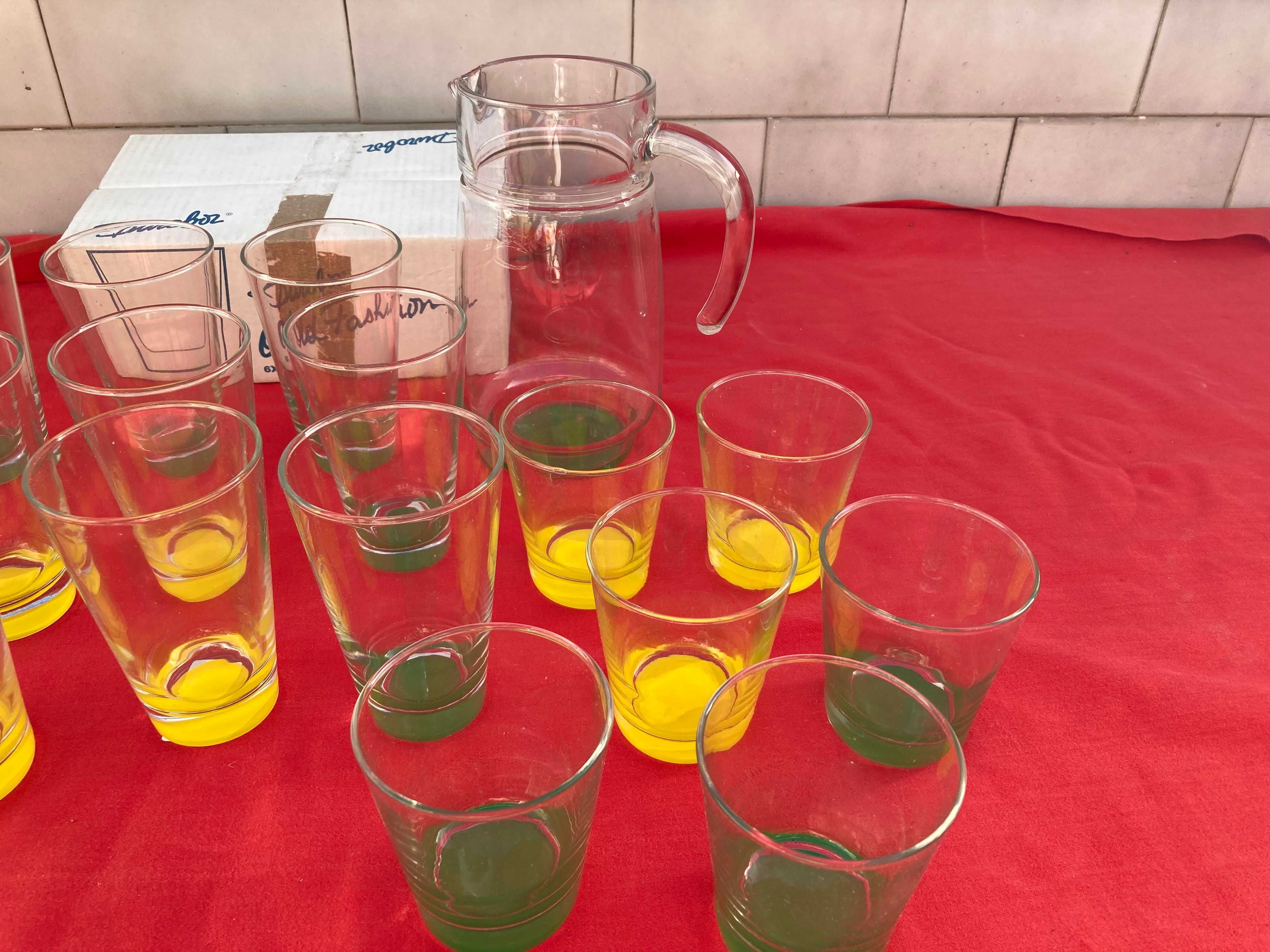Conjunto Jarro + Copos Pomar da marca Durobor Bélgica