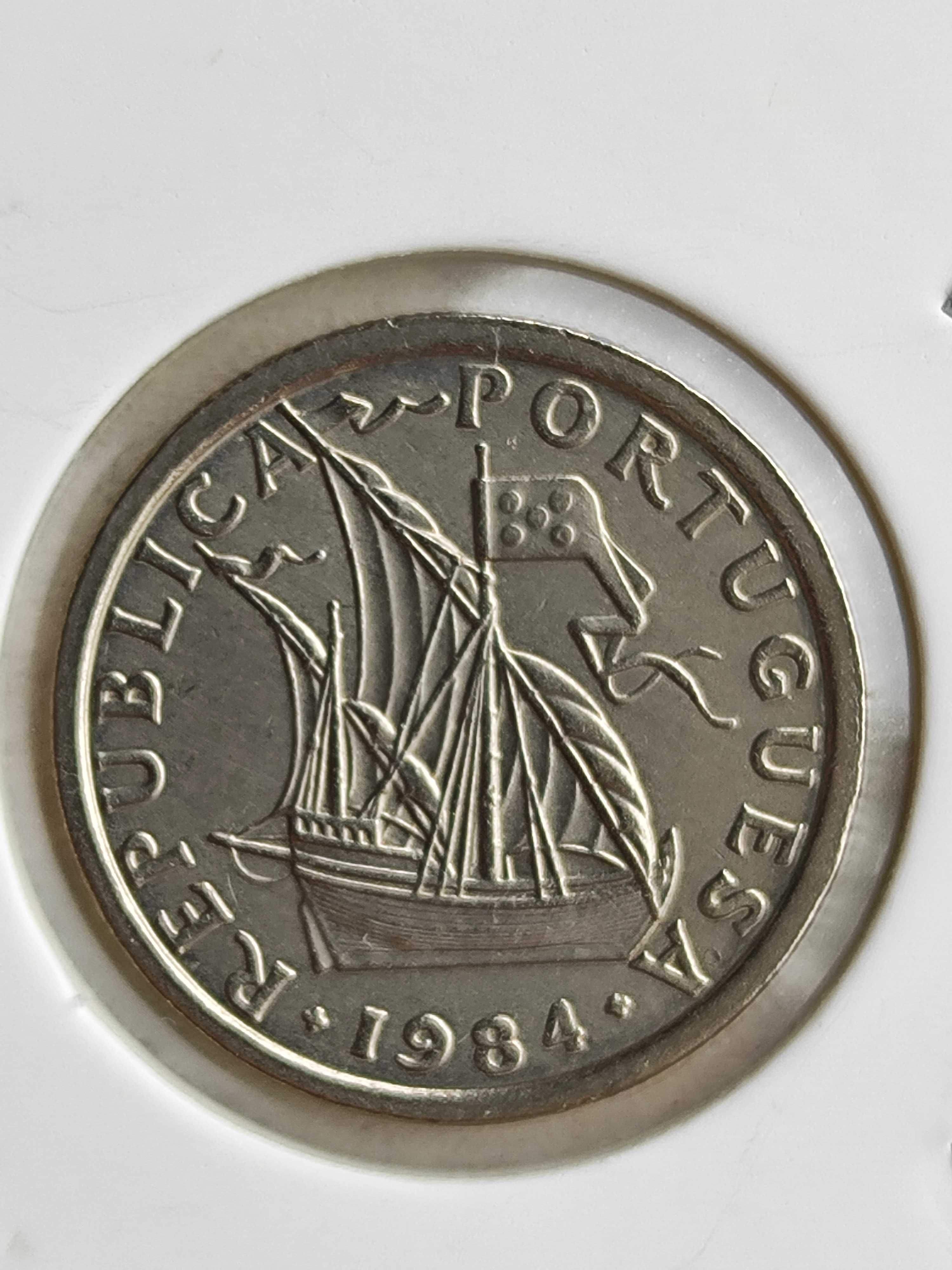 Lote de moedas da República Portuguesa de 2$50 de 1980 a 1985 a 3€