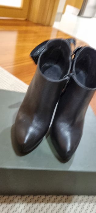 Botins em pele com Laços