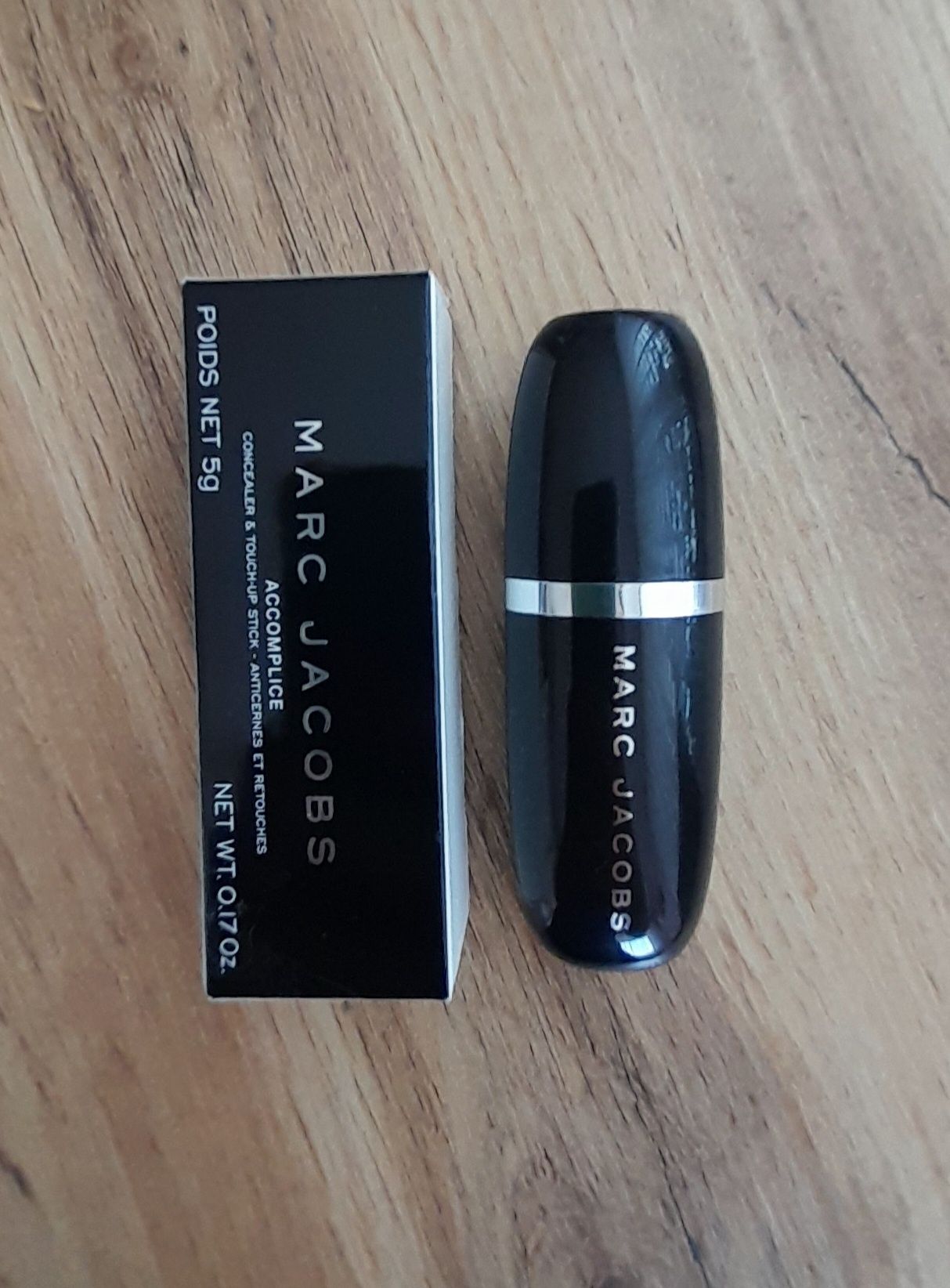 Korektor marc jacobs