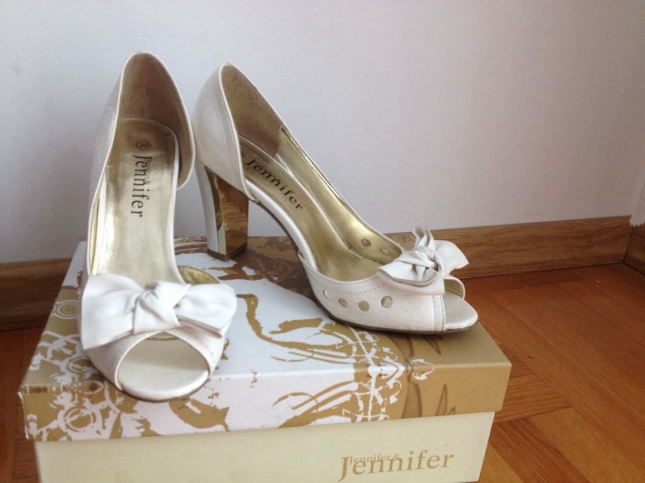 Buty czółenka ecru 39 ślubne wygodne stan idealny