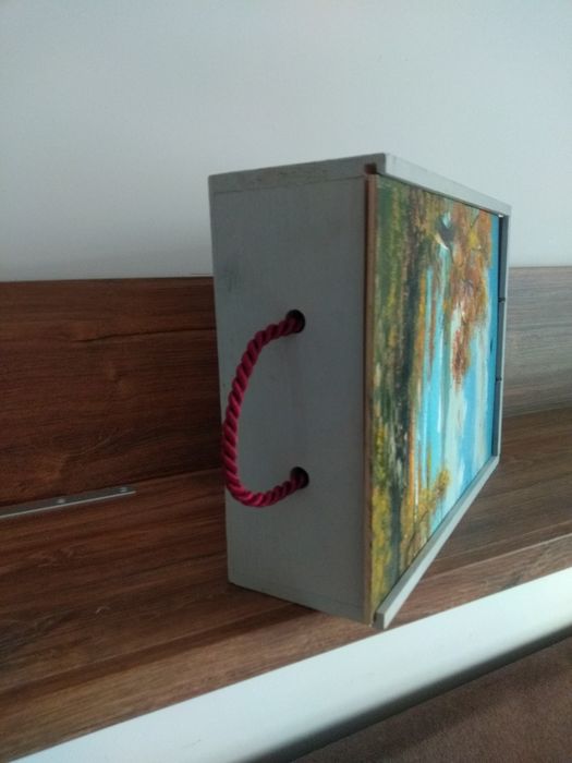 Pudełko drewniane ozdobne do prezentu.