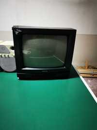 televisão pequena de cor preta