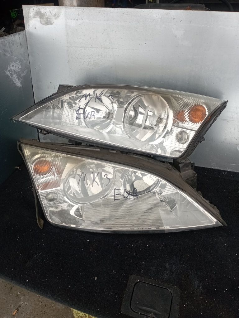 Lampa przednia prawa mondeo MK3