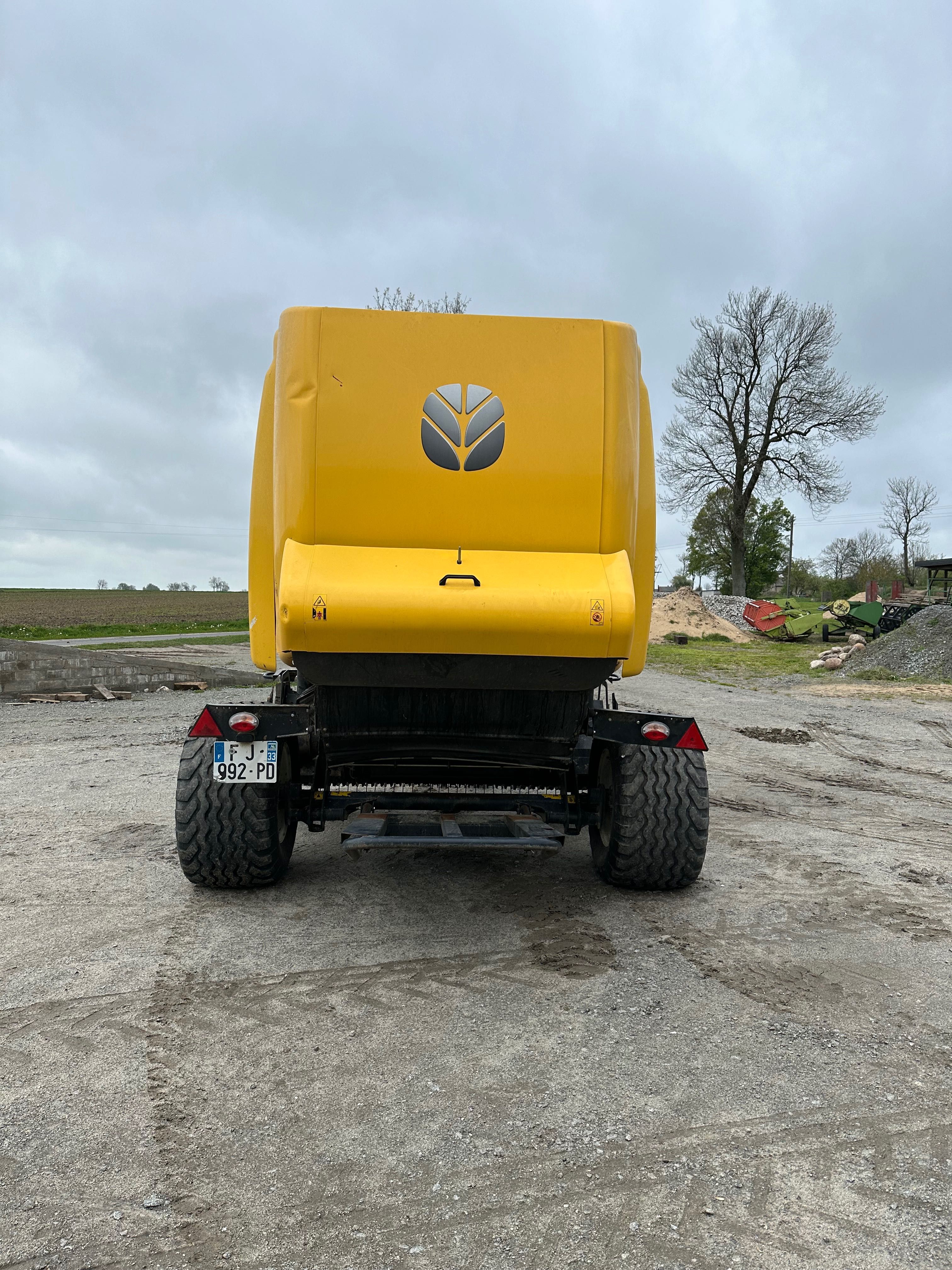 New Holland ROLL-BEŁT 180