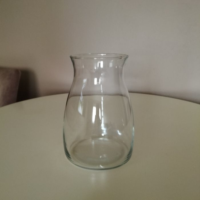 Nowy szklany wazon