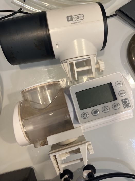 Conjunto comedouros automáticos para aquári