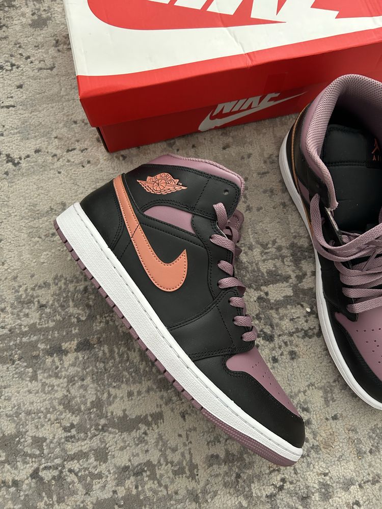 Air Jordan 1 Mid SE