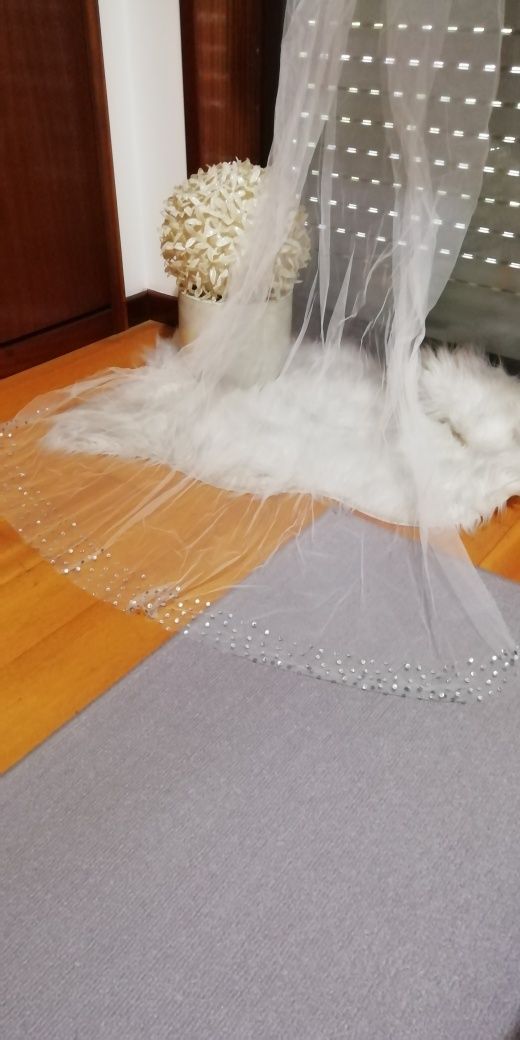 Vestido Noiva com saiote e véu Amour Glamour