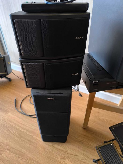 Sistema de som "surround" SONY TA-VE 110 dos anos 2000.