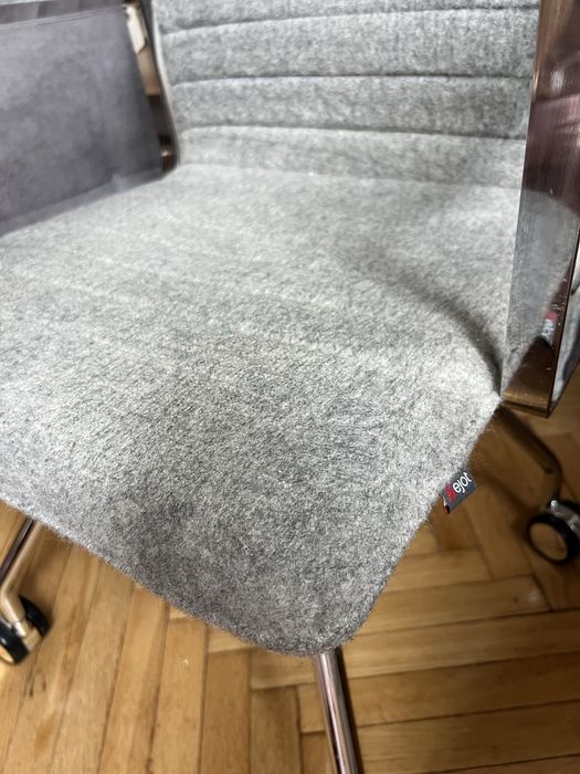 Krzeslo biurowe obrotowe z obiciem