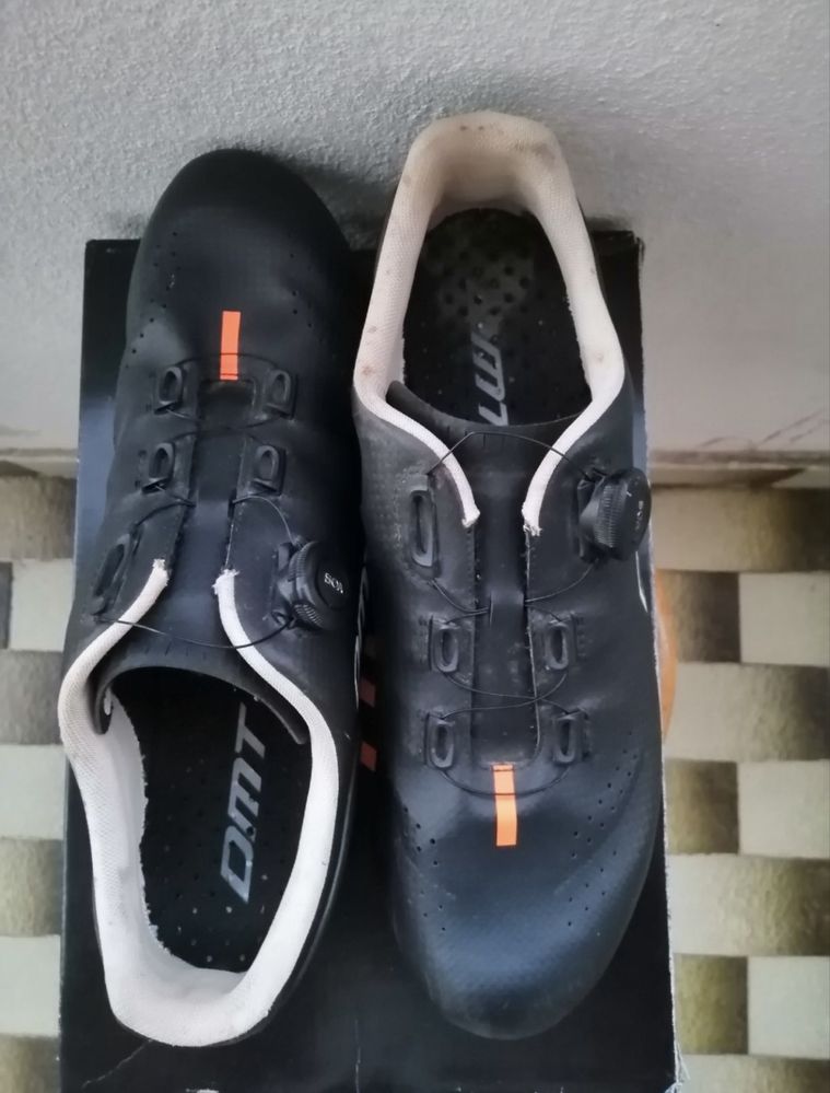 Sapatos de encaixe BTT