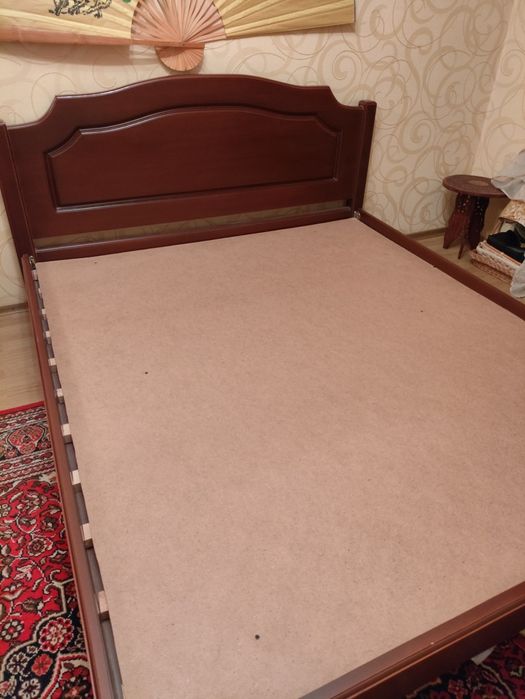 Ліжко двоспальне  з натурального дерева
