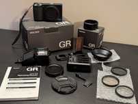 Ricoh GR III aparat plus wiele dodatków