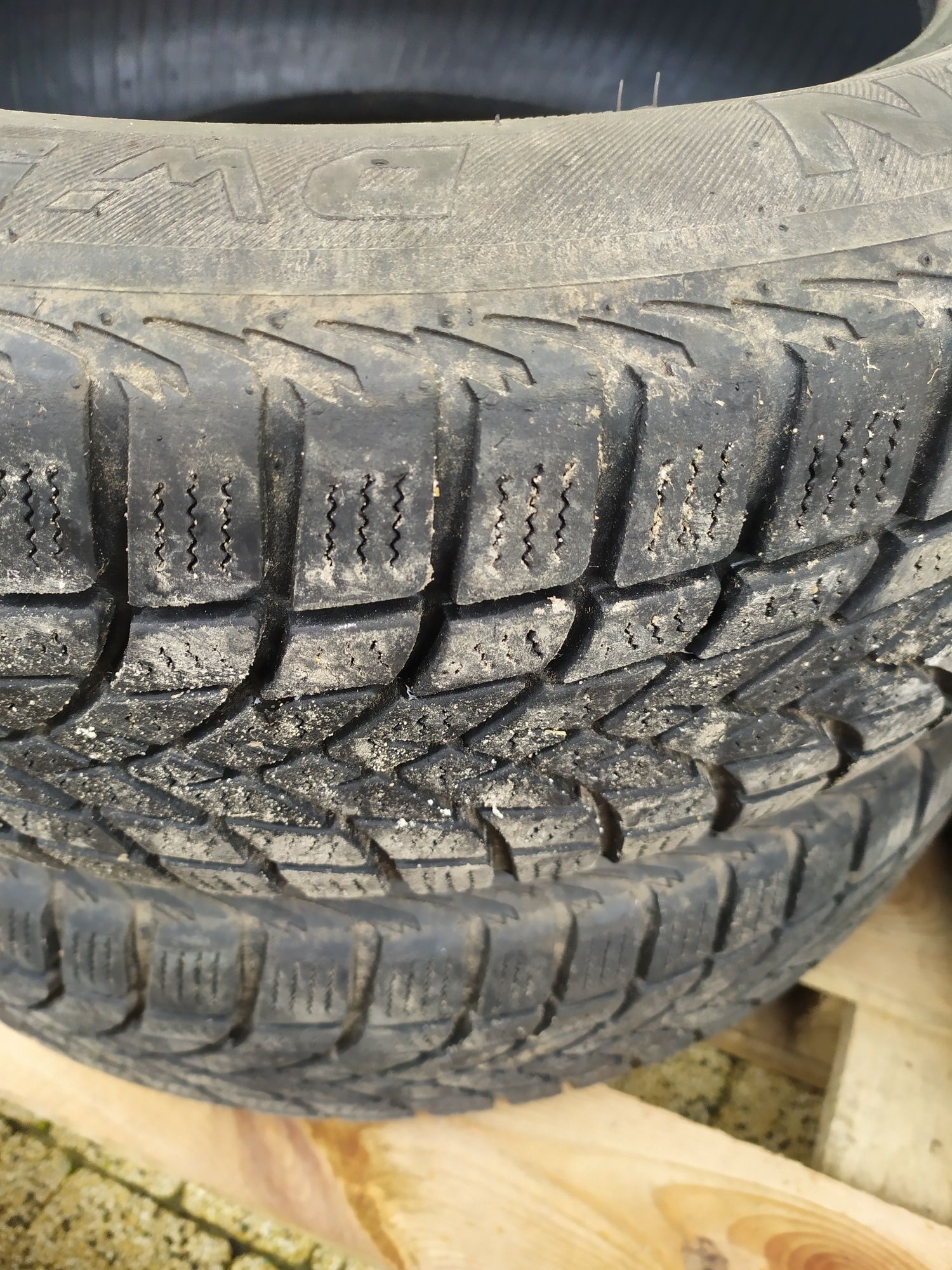 4xopony zimowe DAYTON 175/65R15