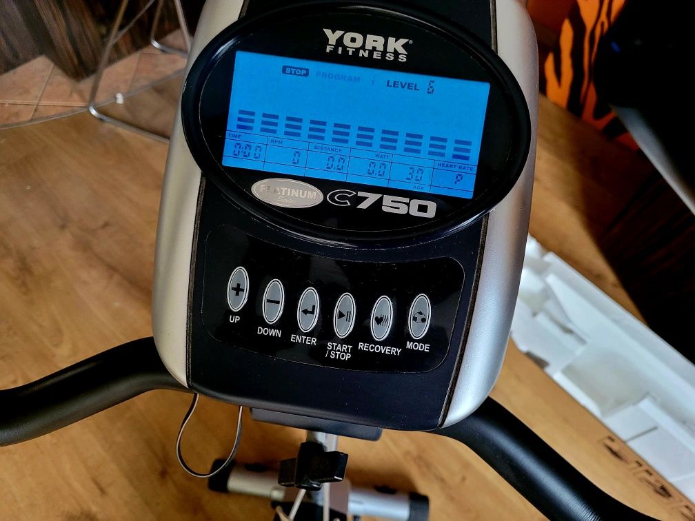 Rower treningowy stacjonarny York C750 firmy York Fitness