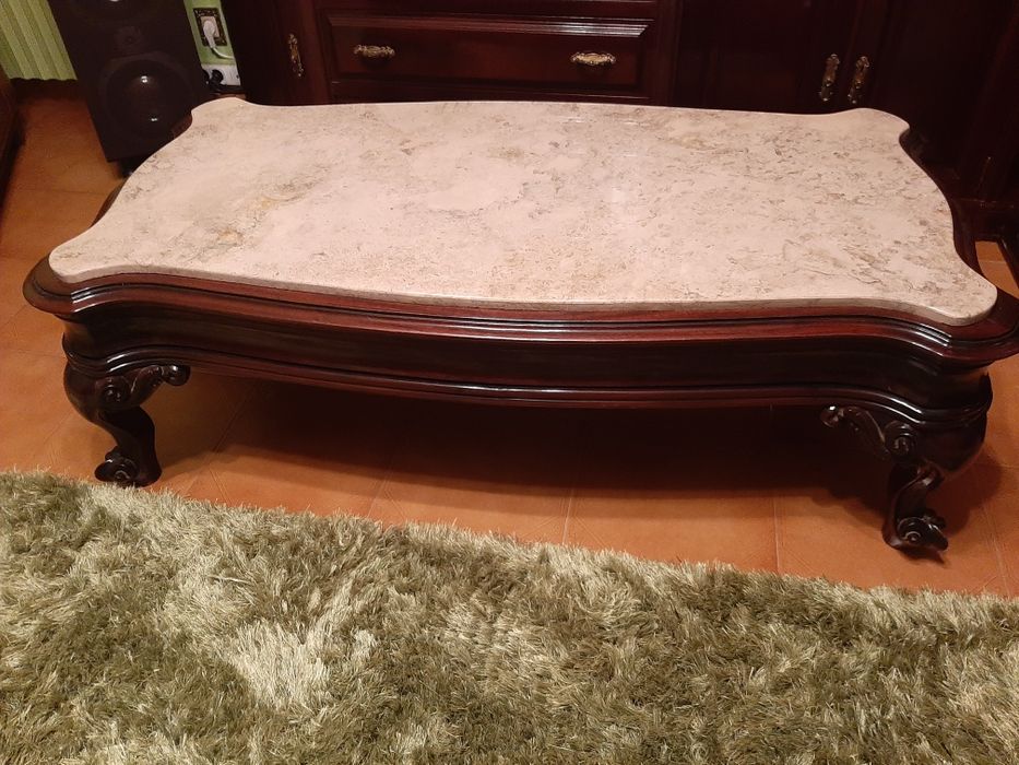 Mesa de sala com pedra