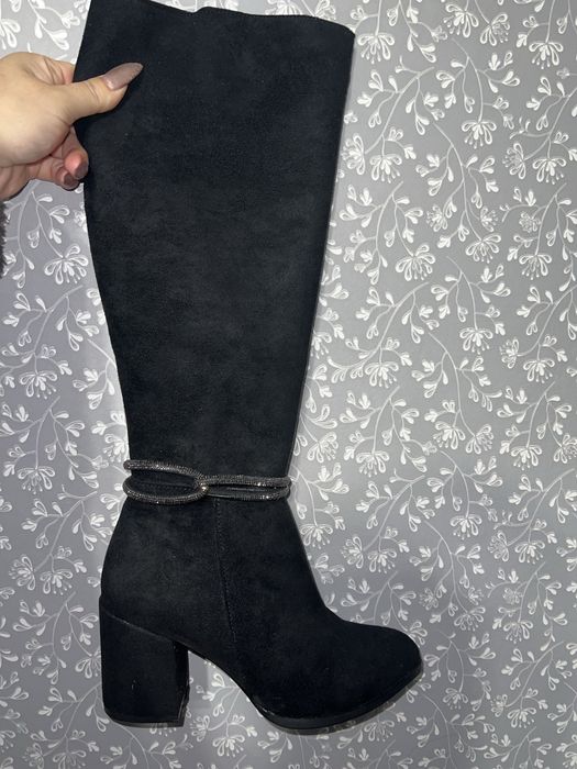 Продам нові замшеві сапожки 39-40 розміру