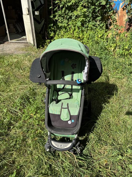 Дитяча коляска з люлькою