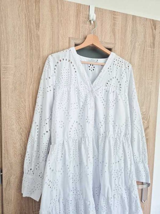 Biała ażurowa sukienka Reserved 44 XXL 42 XL