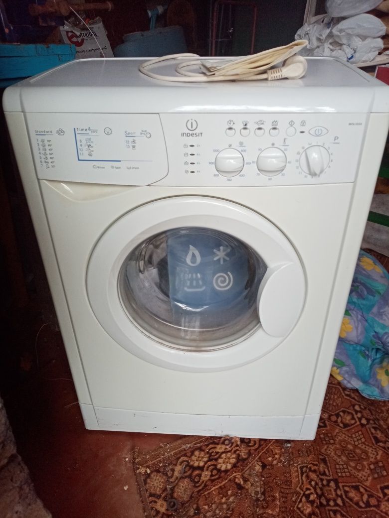 Стиральная машинка Indesit WISL 105 X