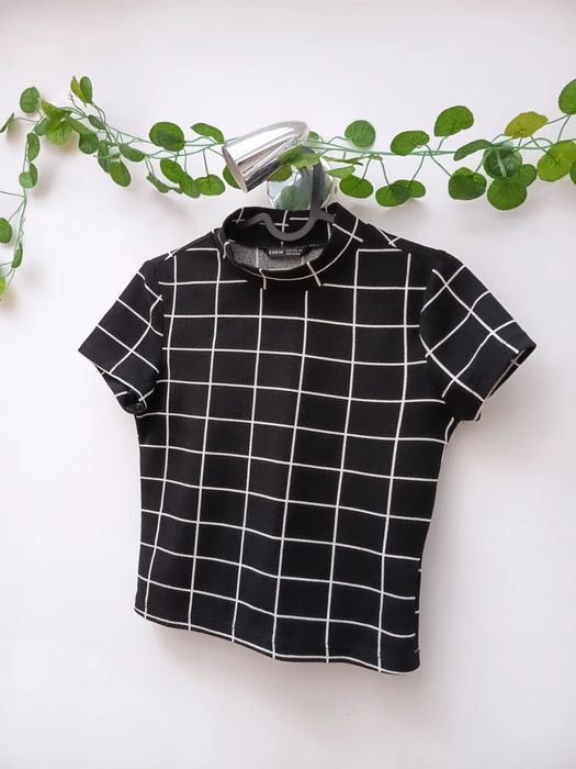 Top Preto com Quadrados Brancos