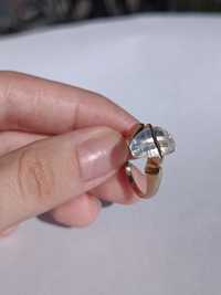 Piękny złoty pierścionek p.585