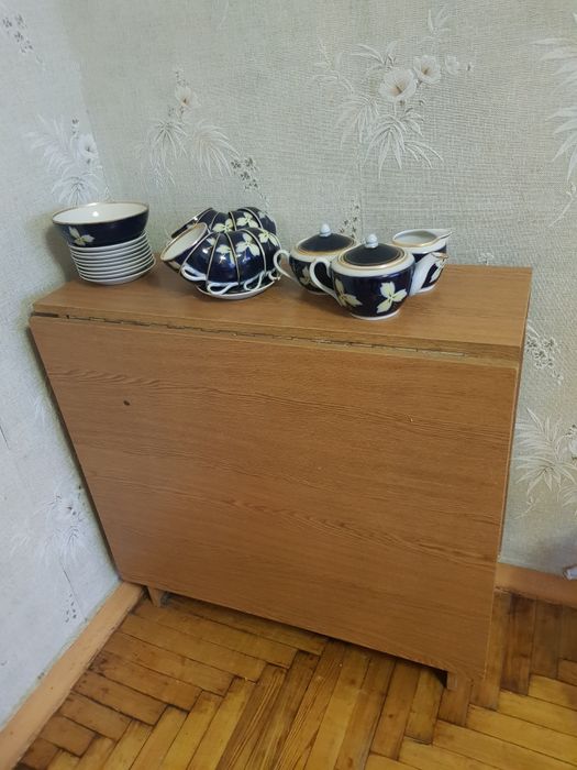 Шкаф б-у сервант.