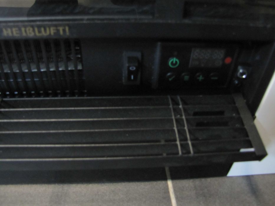 Kominek elektryczny termowentylator 900/1800W pilot biały Klarstein