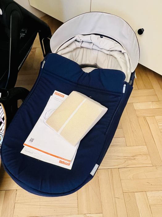 Wózek Stokke Trailz spacerówka i gondolka nowa wersja granatowa
