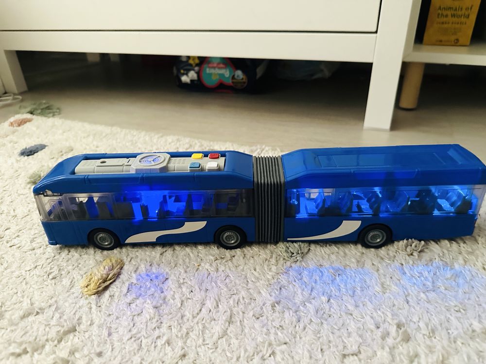 Śmieciarka Wader i autobus