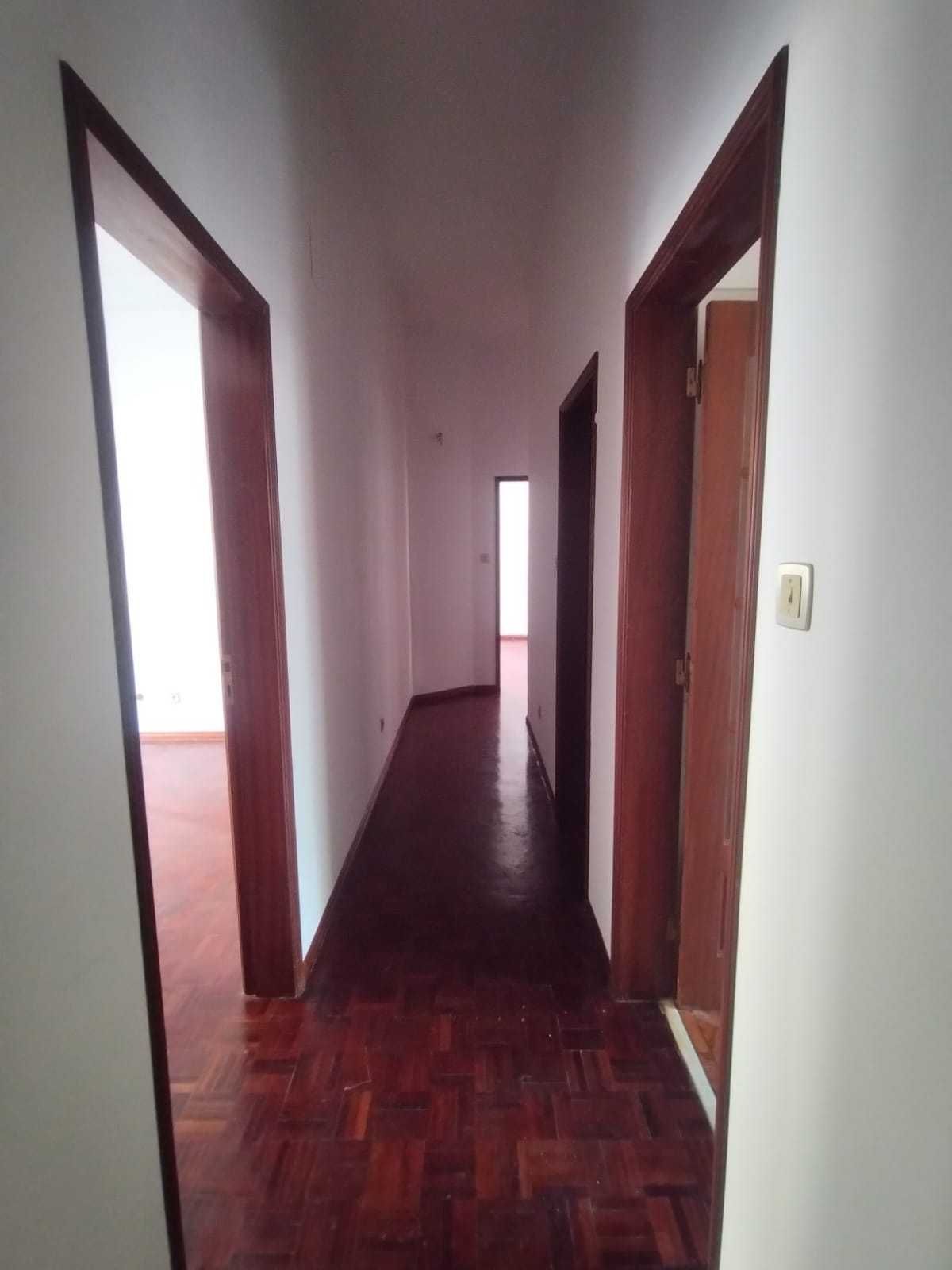 Apartamento T2+1 de 2 pisos e 109 m² à venda no Bairro do Arco do Cego