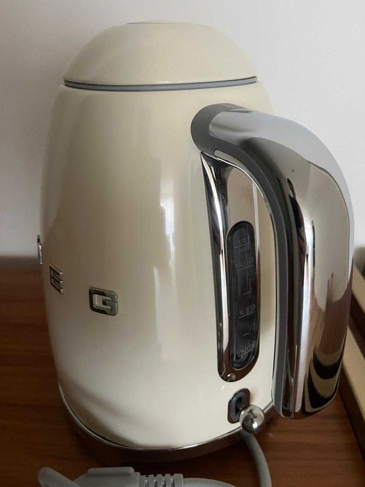 Chaleira Elétrica Smeg Mini , 1,7L, Creme , NOVA