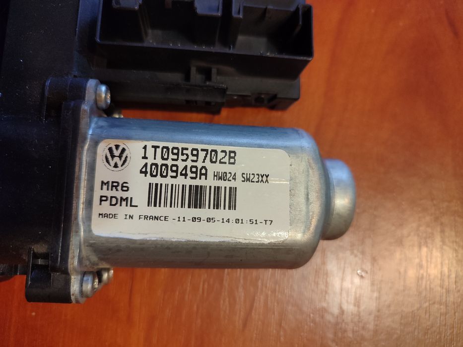 Передній правий моторчик склопідйомника wv Touran