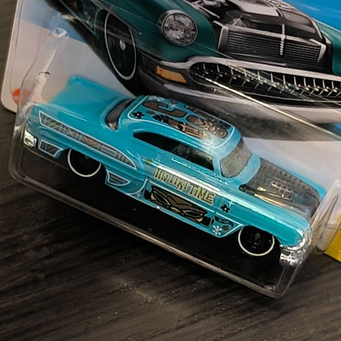 Custom '53 Chevy Hot Wheels 2025 r. 12/250 HYW68-N521 nr1106