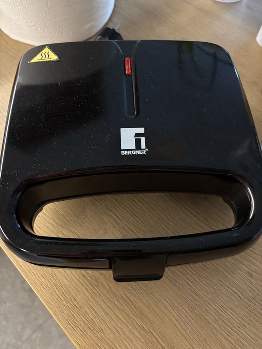 Bergner opiekacz dla kanapek 750w