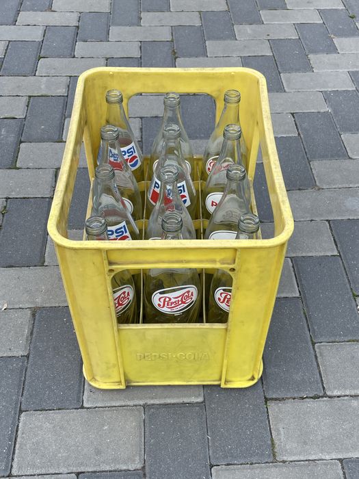 Pepsi Cola 1L PRL butelki z lat 80” razem ze skrzynką