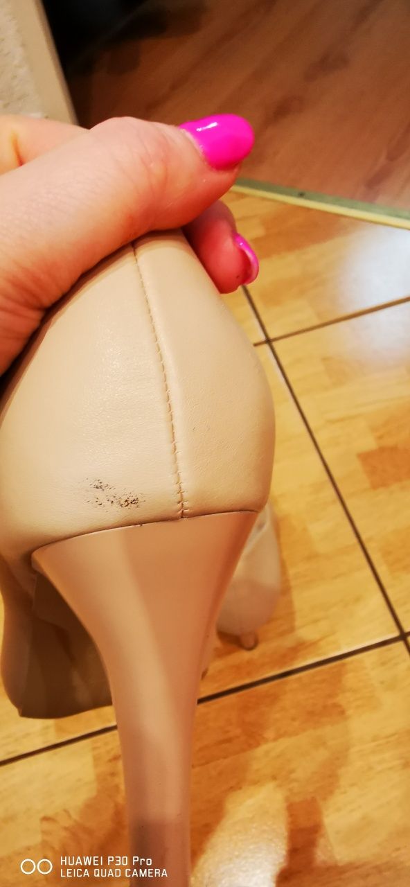 Beżowe buty na obcasie r. 36