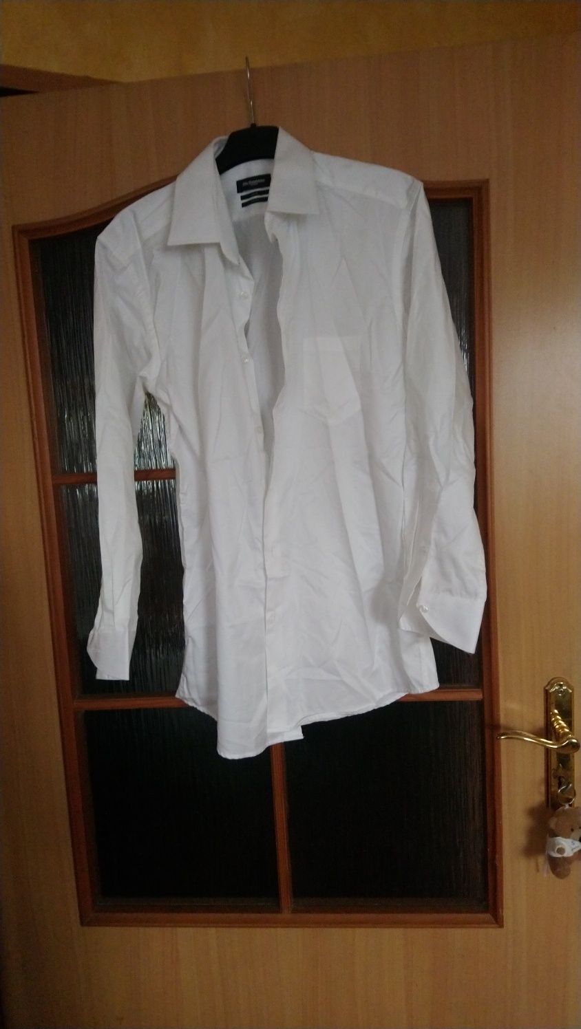 Koszule S, M markowe na ok.170 cm wzrostu.