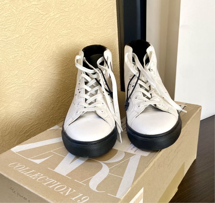 Чоловіче взуття ZARA.