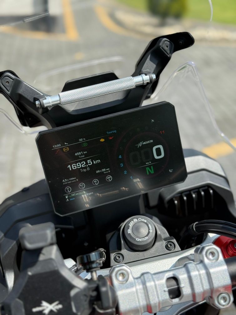 Wypozyczalnia motocykli MV Agusta Tourismo Veloce
