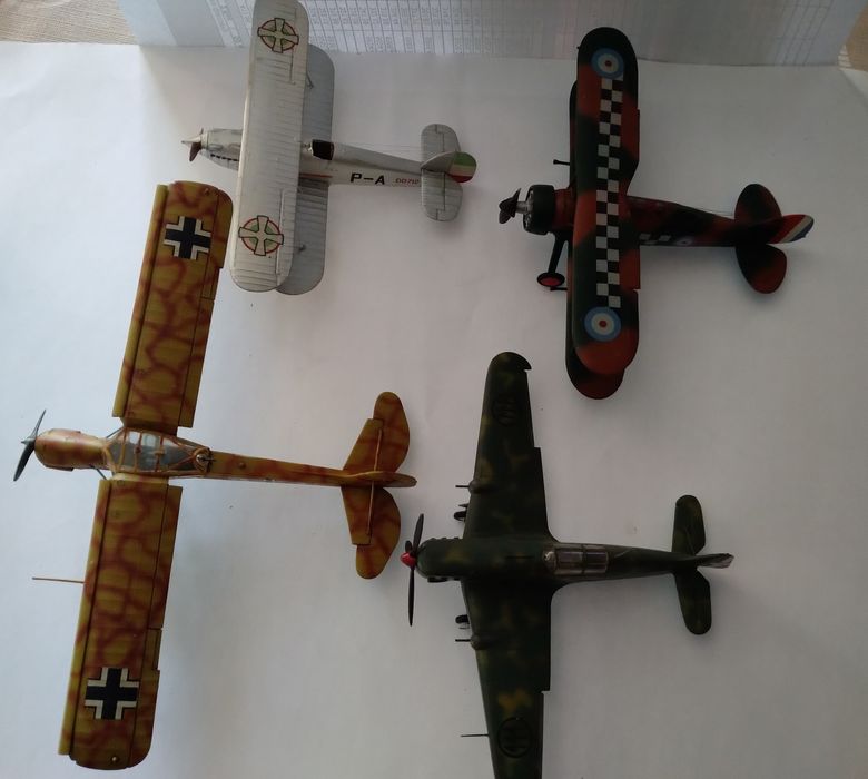 Модели самолётов.