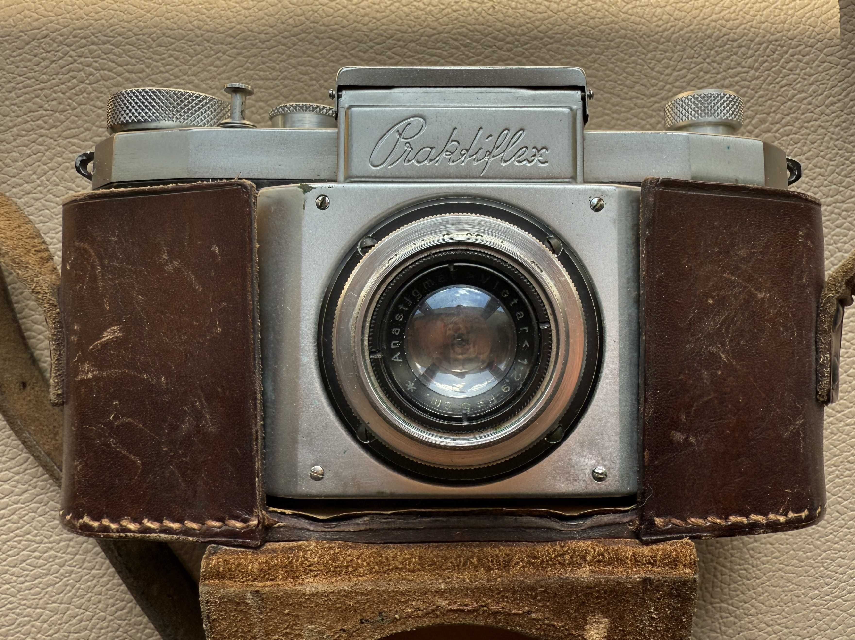 Kolekcjonerski aparat foto Praktiflex, obiektyw Victar 1:2,9 F=5 cm